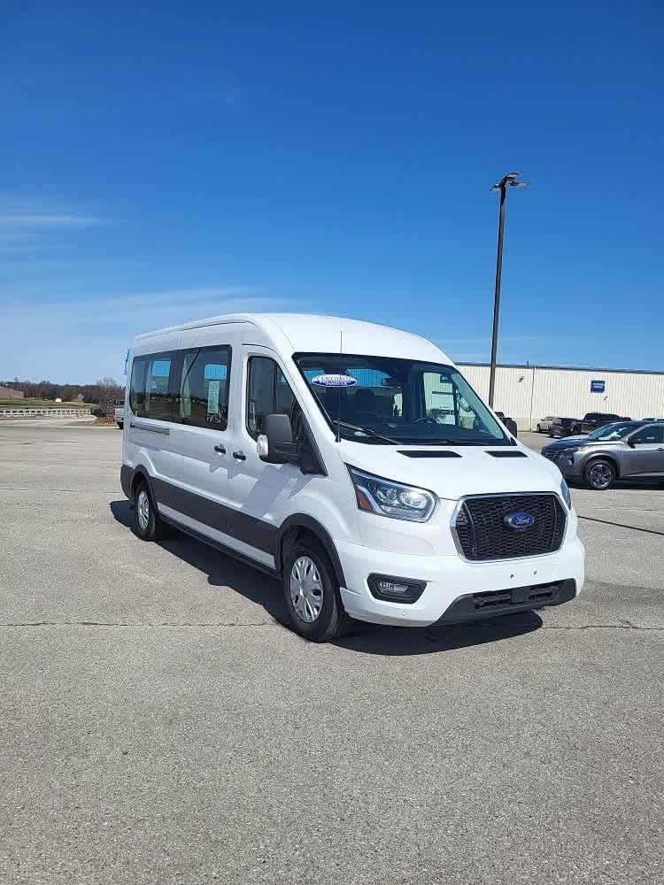 2023 Ford Transit Passenger Wagon XLT
