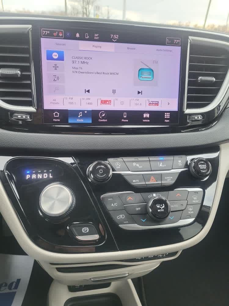 2023 Chrysler PACIFICA TOURING L