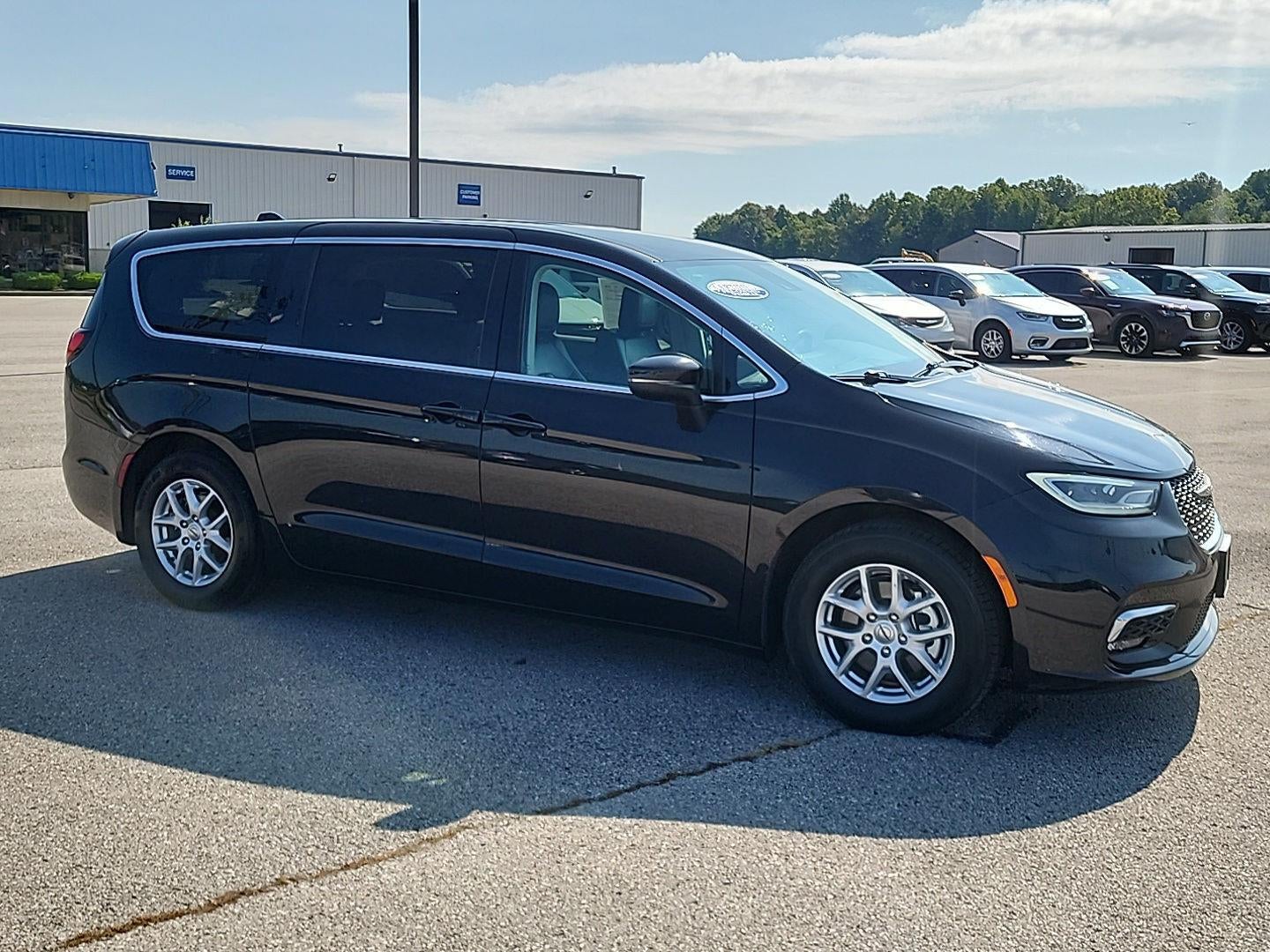 2023 Chrysler Pacifica Touring L