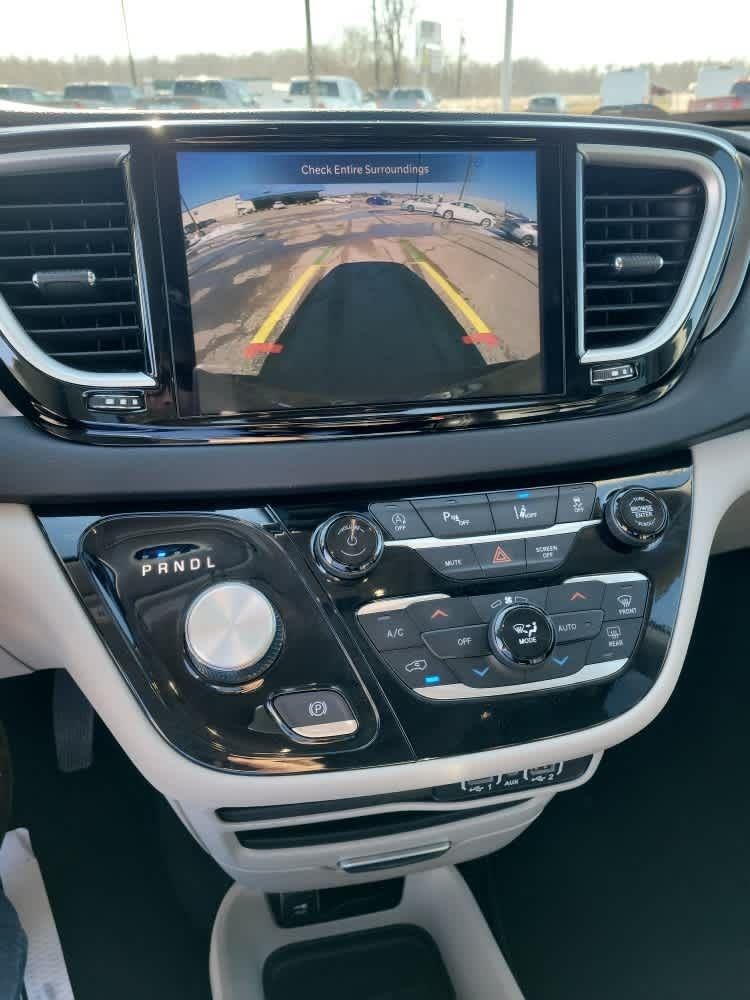 2023 Chrysler PACIFICA TOURING L