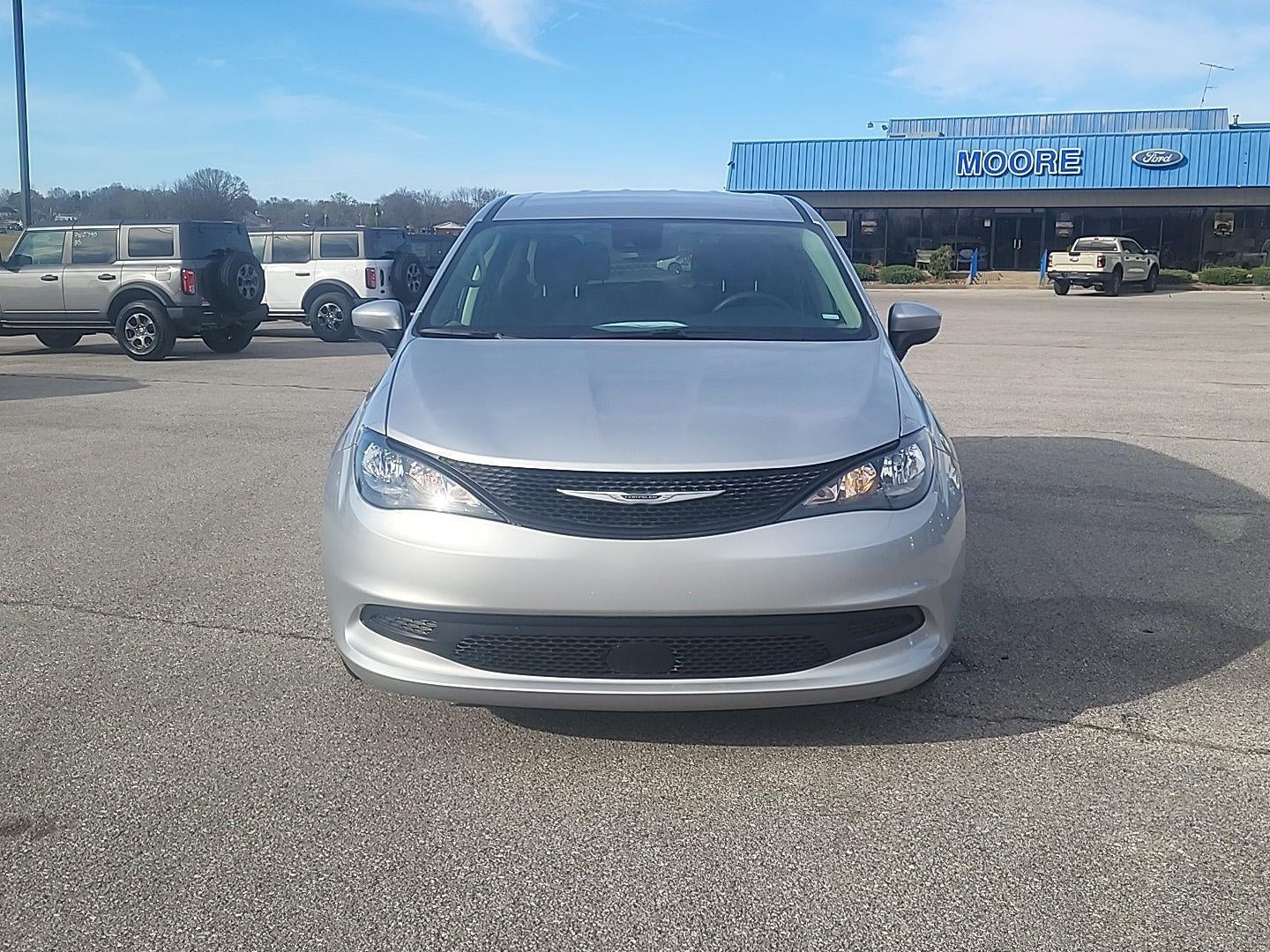 2023 Chrysler Voyager LX