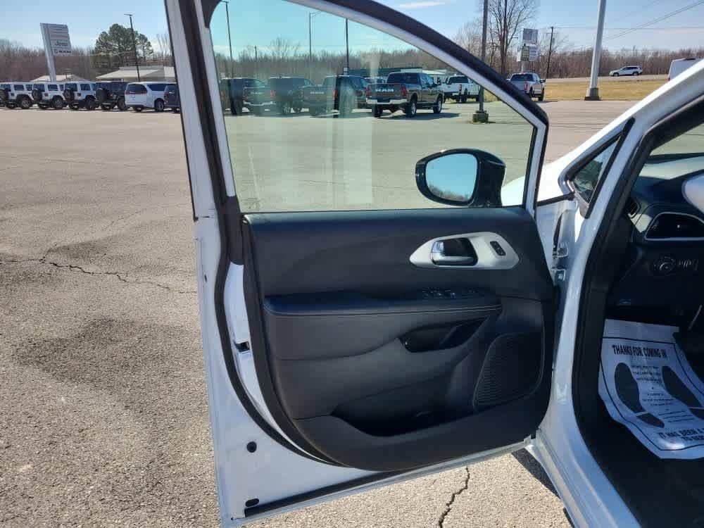 2024 Chrysler Pacifica Hybrid S Appearance Pkg