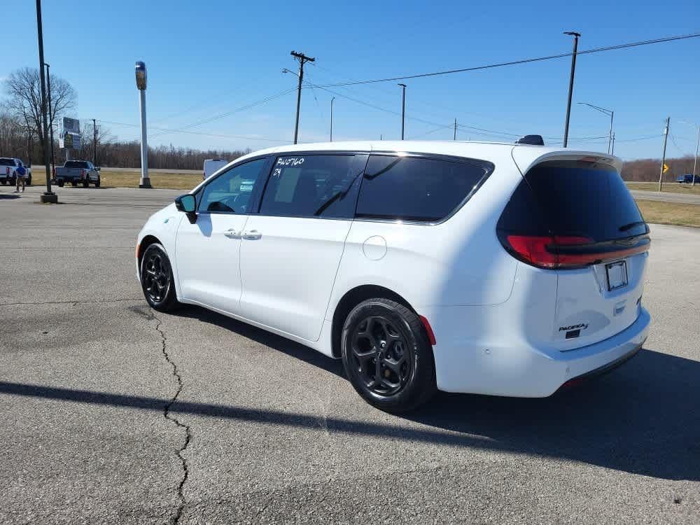 2024 Chrysler Pacifica Hybrid S Appearance Pkg