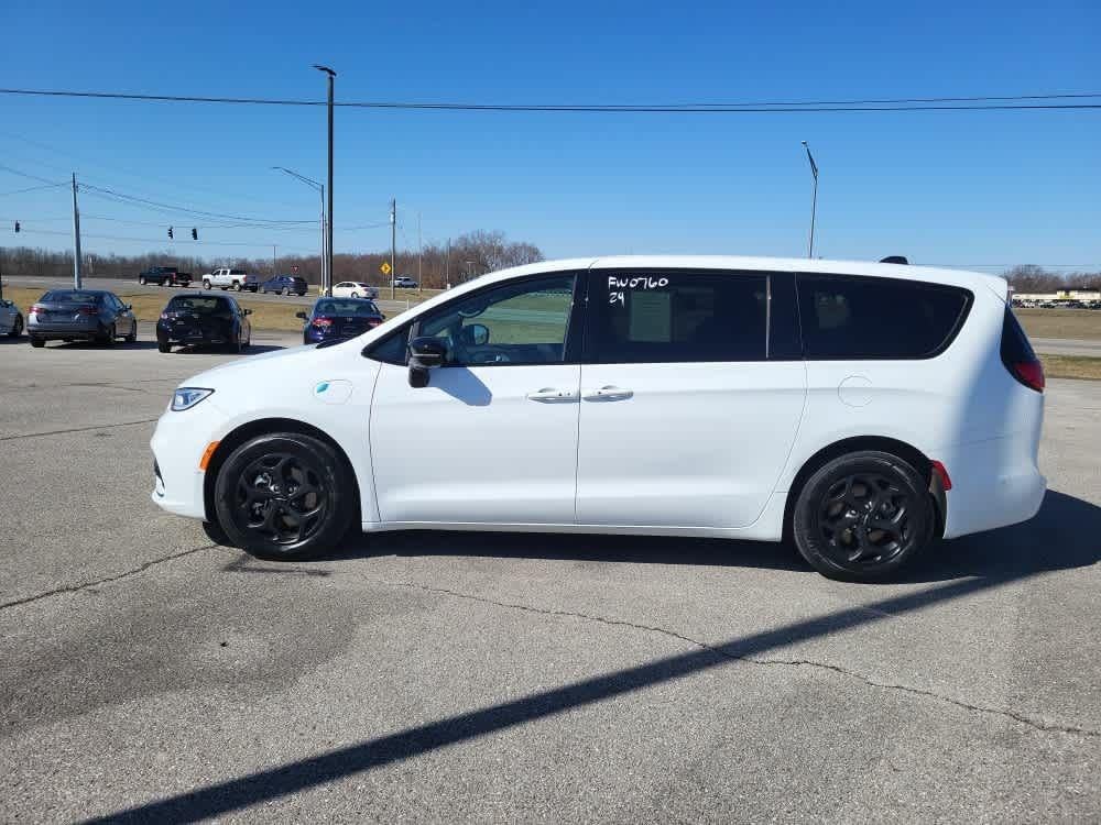 2024 Chrysler Pacifica Hybrid S Appearance Pkg