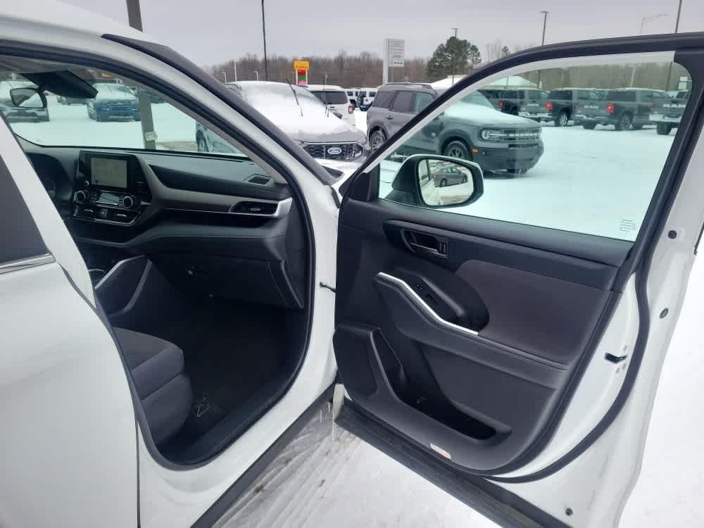 2023 TOYOTA TRUCK HIGHLANDER LE