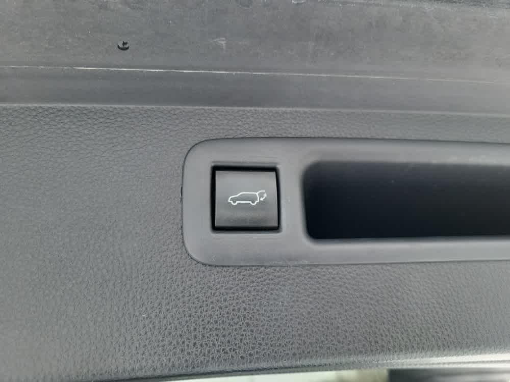 2023 TOYOTA TRUCK HIGHLANDER LE