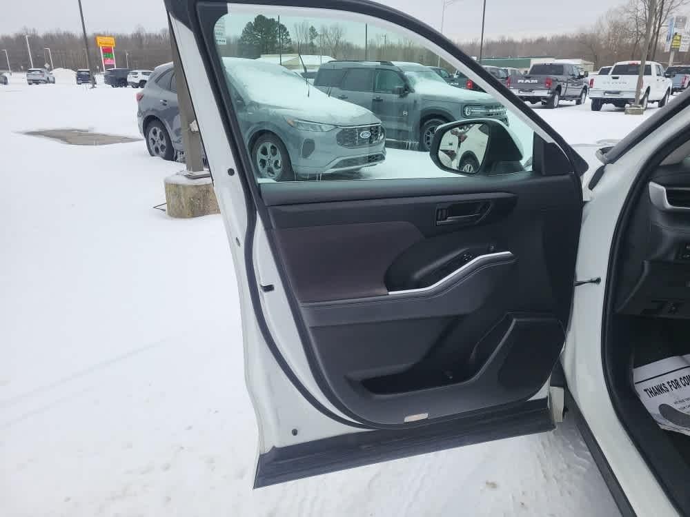 2023 TOYOTA TRUCK HIGHLANDER LE