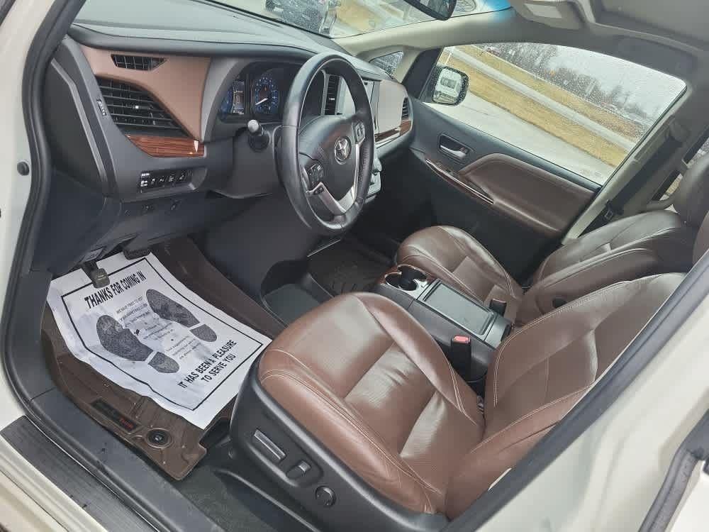 2016 Toyota Sienna Limited Premium 7-Passenger