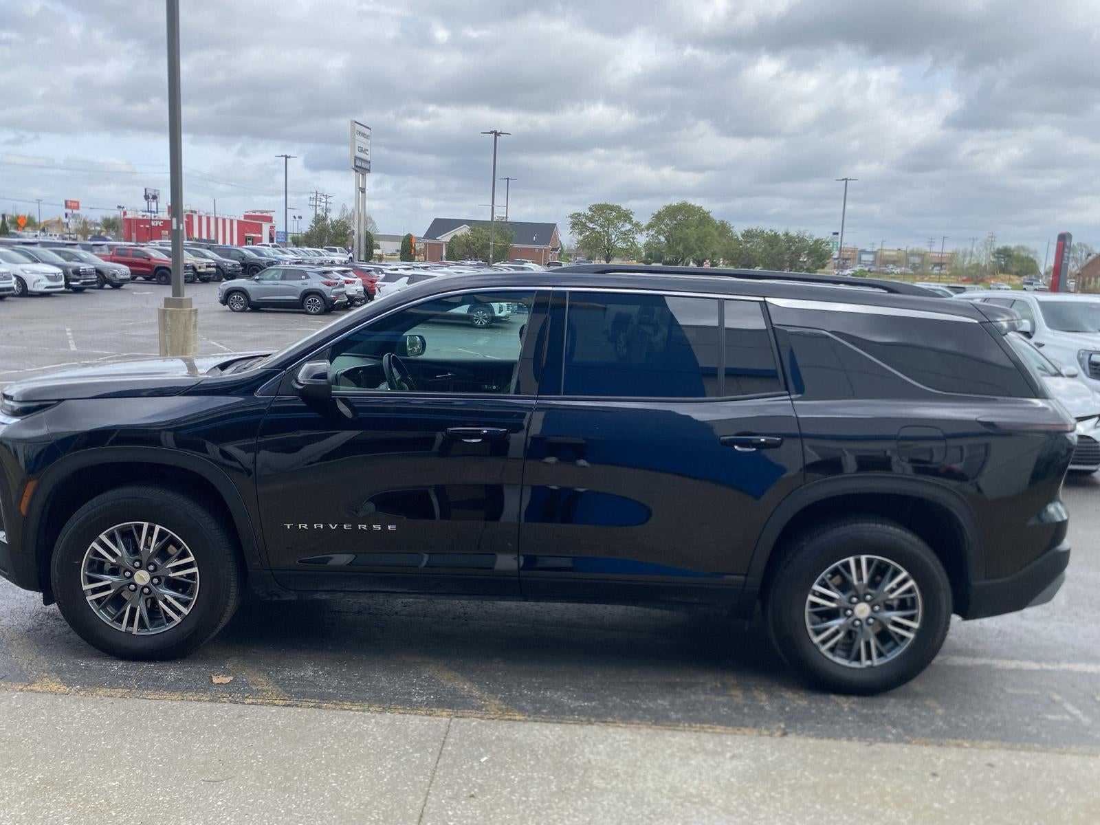 2025 Chevrolet Traverse LT
