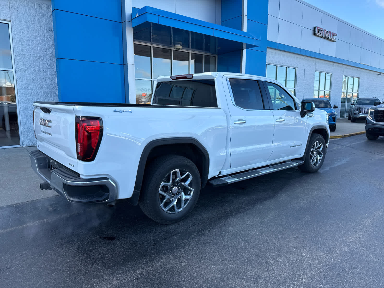 2024 GMC Sierra 1500 SLT