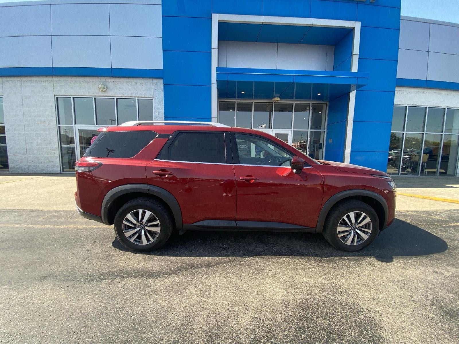 2023 Nissan Pathfinder SL