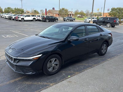 2025 Hyundai Elantra SE