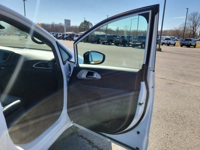 2024 Chrysler Pacifica Hybrid S Appearance Pkg