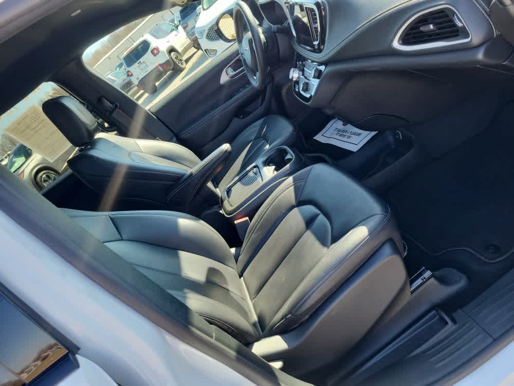 2024 Chrysler Pacifica Hybrid S Appearance Pkg