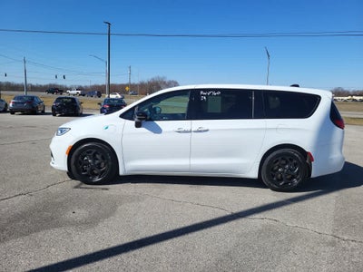 2024 Chrysler Pacifica Hybrid S Appearance Pkg