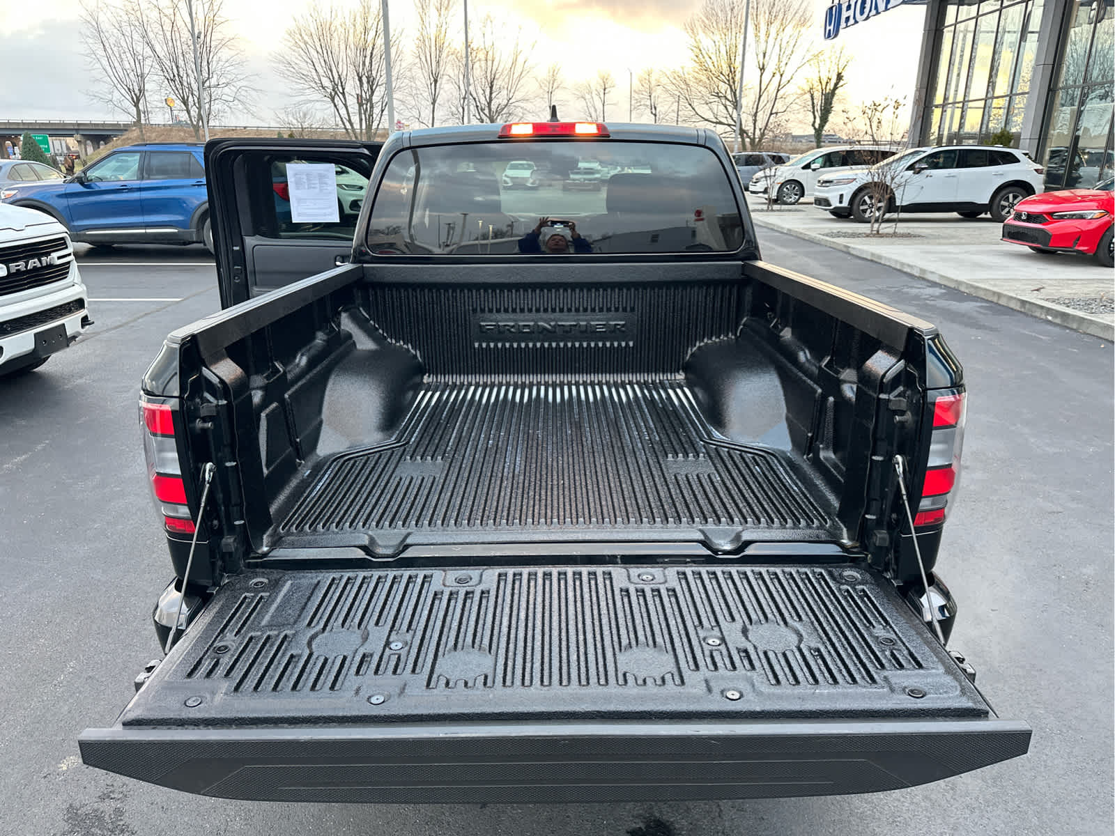 2024 Nissan Frontier SV