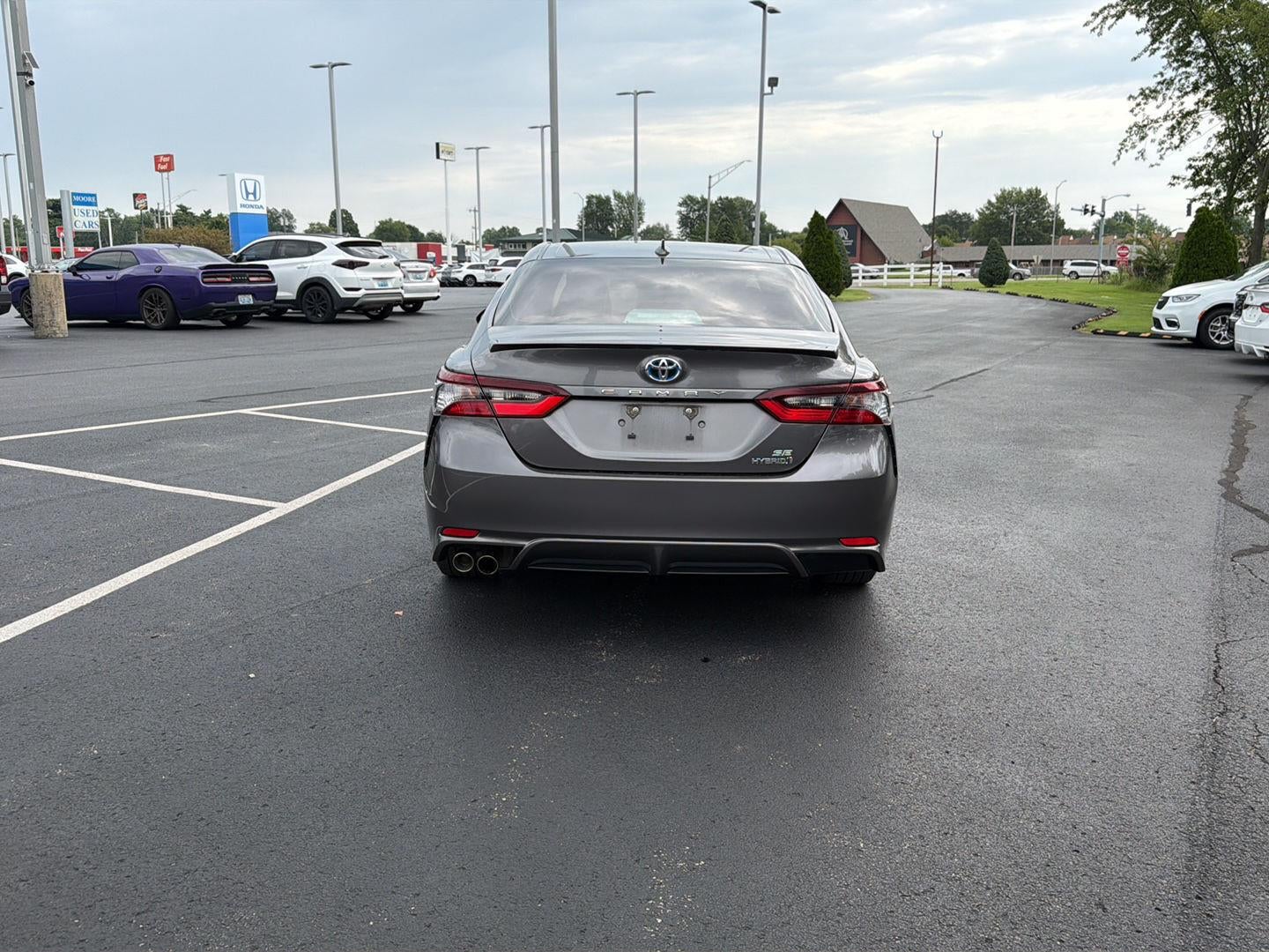 2022 Toyota Camry Hybrid SE