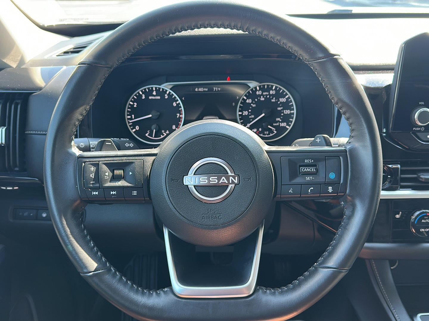 2025 Nissan Pathfinder SV