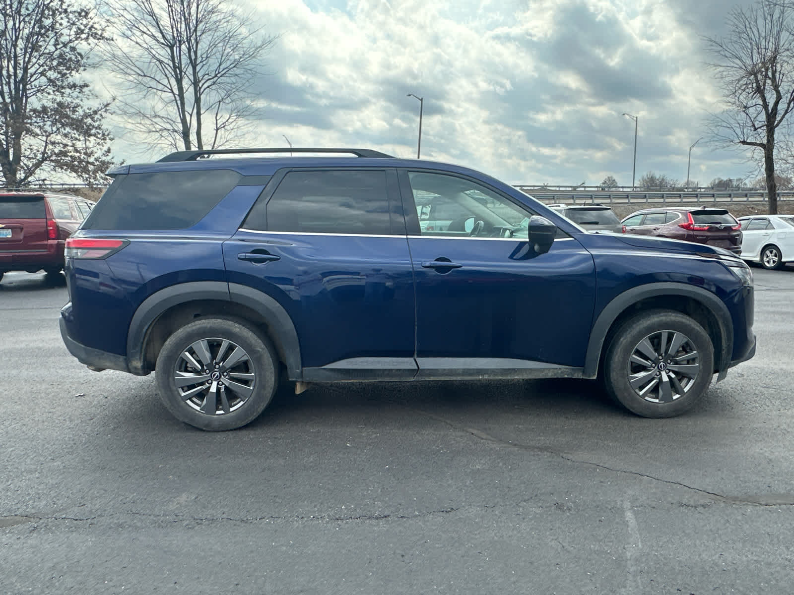 2025 Nissan Pathfinder SV