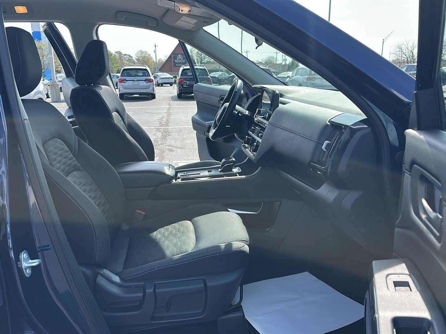 2025 Nissan Pathfinder SV