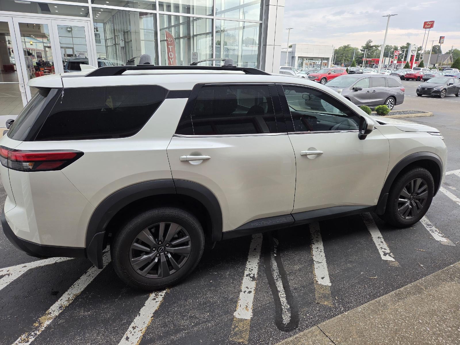 2023 Nissan Pathfinder SV