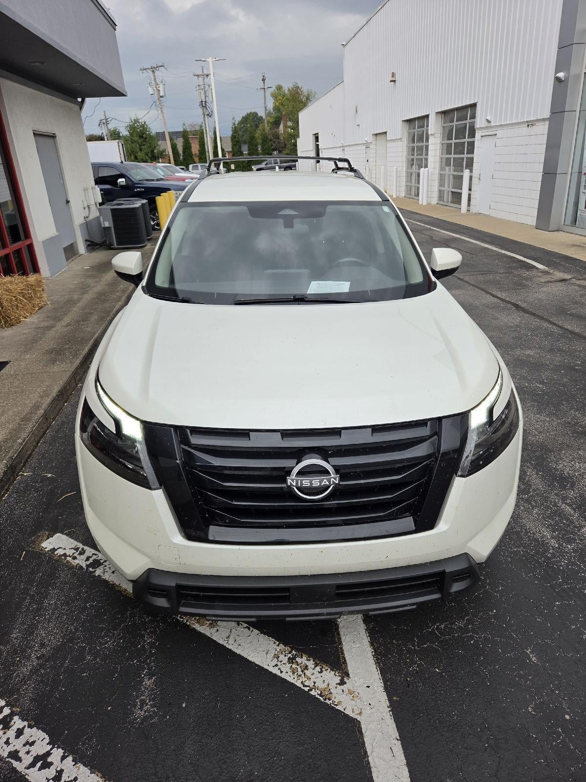 2023 Nissan Pathfinder SV