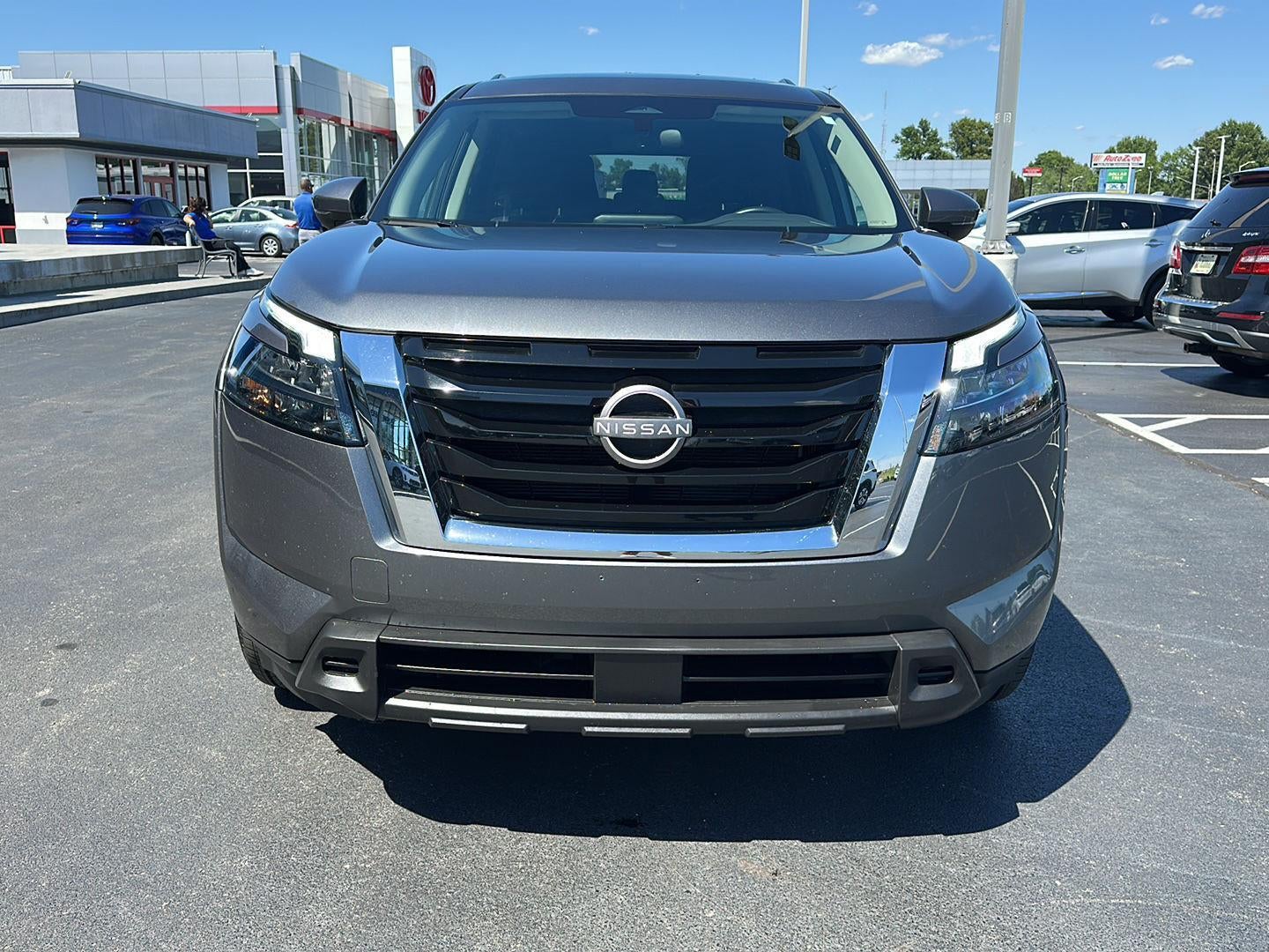 2024 Nissan Pathfinder SV