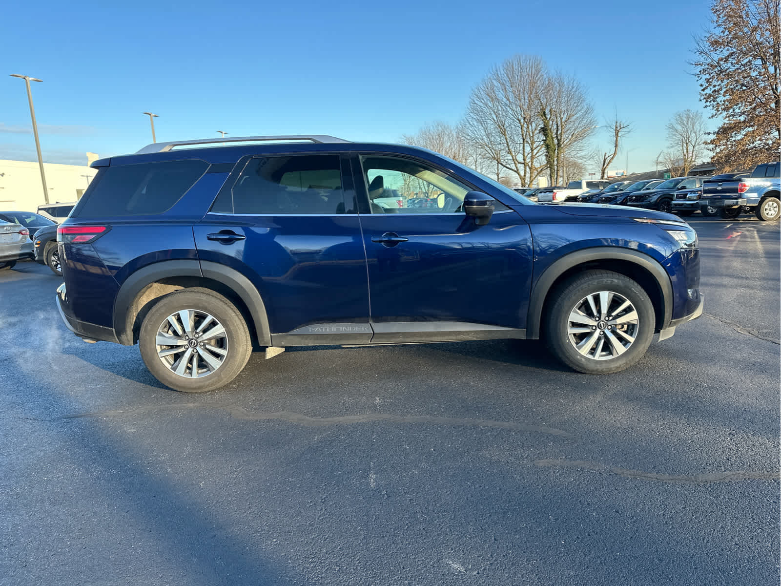 2025 Nissan Pathfinder SL