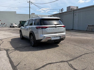 2025 Nissan Pathfinder SL