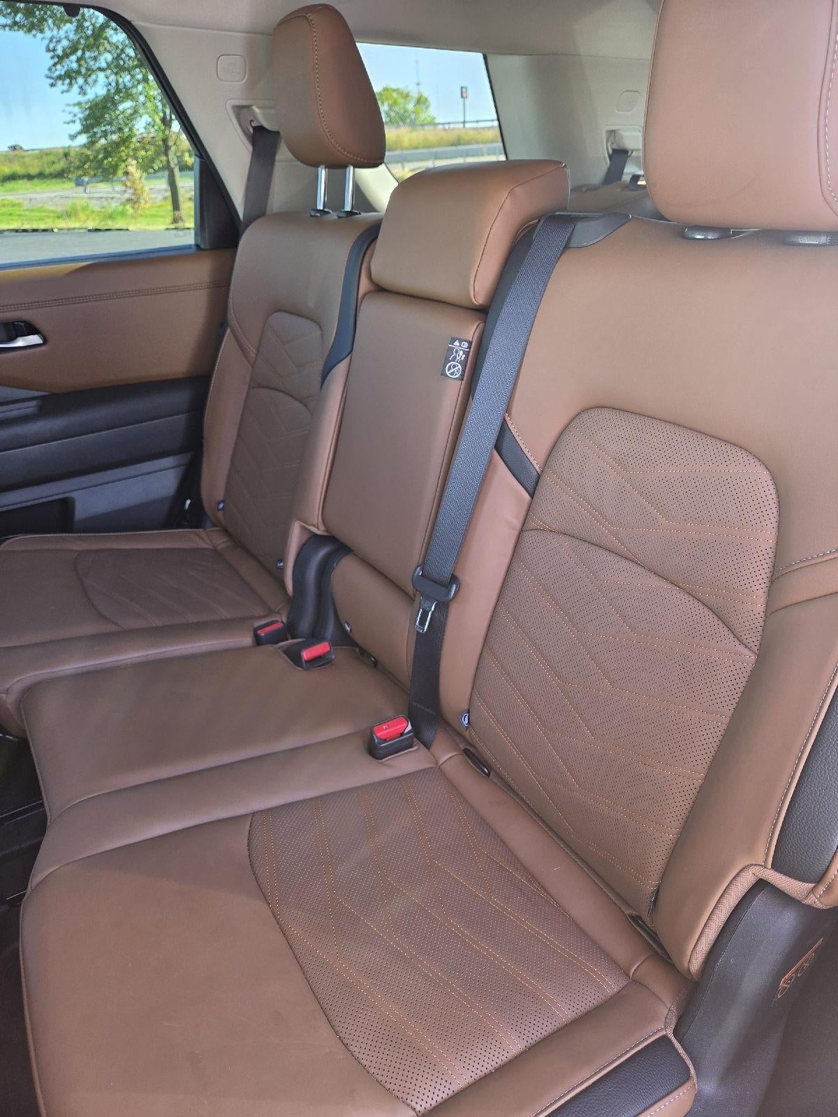 2025 Nissan Pathfinder Platinum