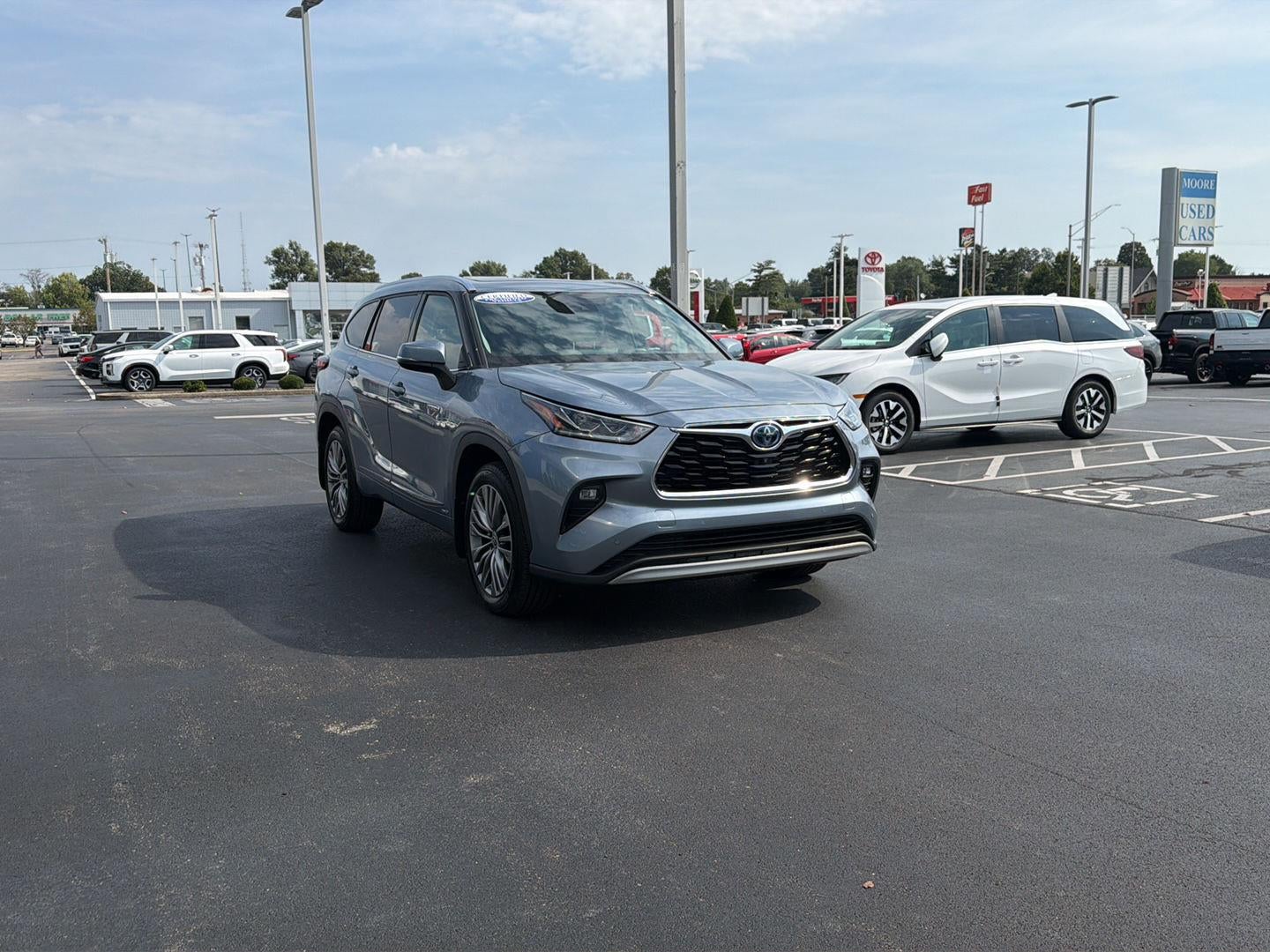 2021 Toyota Highlander Hybrid Platinum