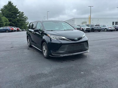 2023 Toyota Sienna LE