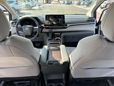 2024 Toyota Sienna LE