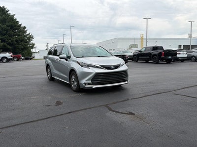 2024 TOYOTA TRUCK Sienna XLE