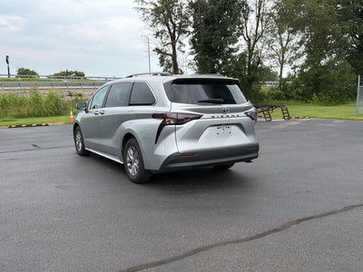 2024 TOYOTA TRUCK Sienna XLE