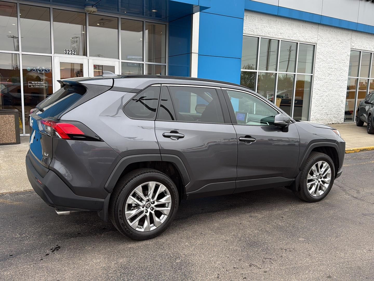 2024 Toyota RAV4 XLE Premium - Photo 11